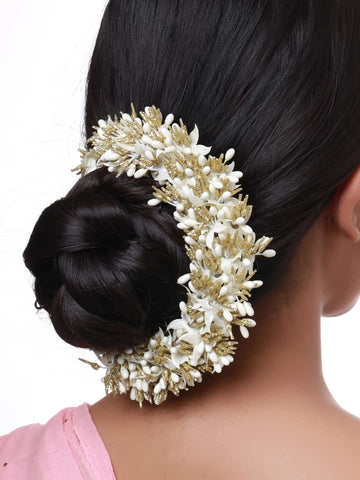 white-and-gold-flower-gajra-for-women-viraasi