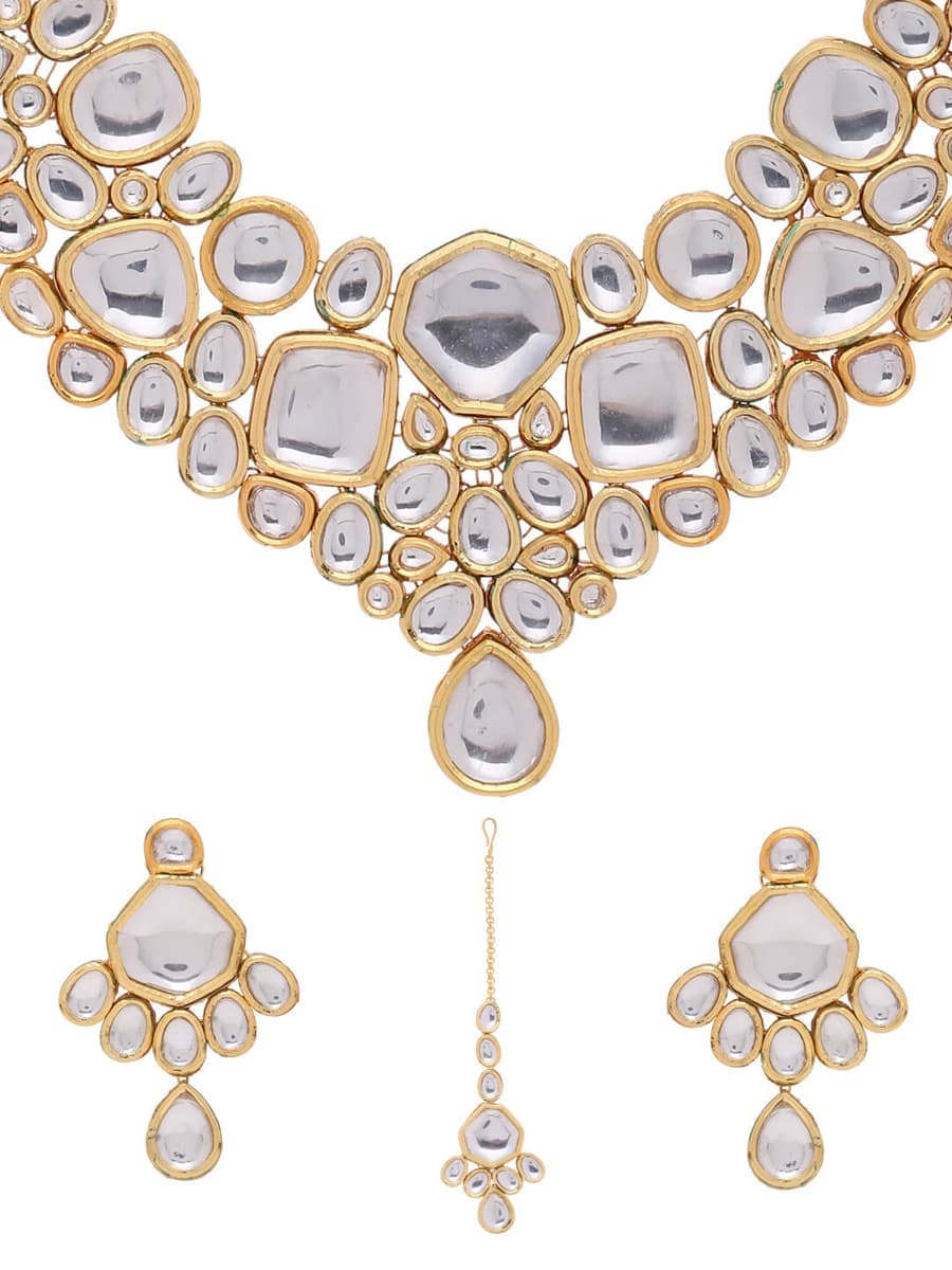 stunning-kundan-choker-necklace-set-with-maang-tikka-viraasi
