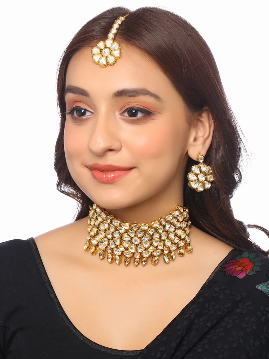 stylish-kundan-choker-necklace-set-with-maang-tikka-viraasi