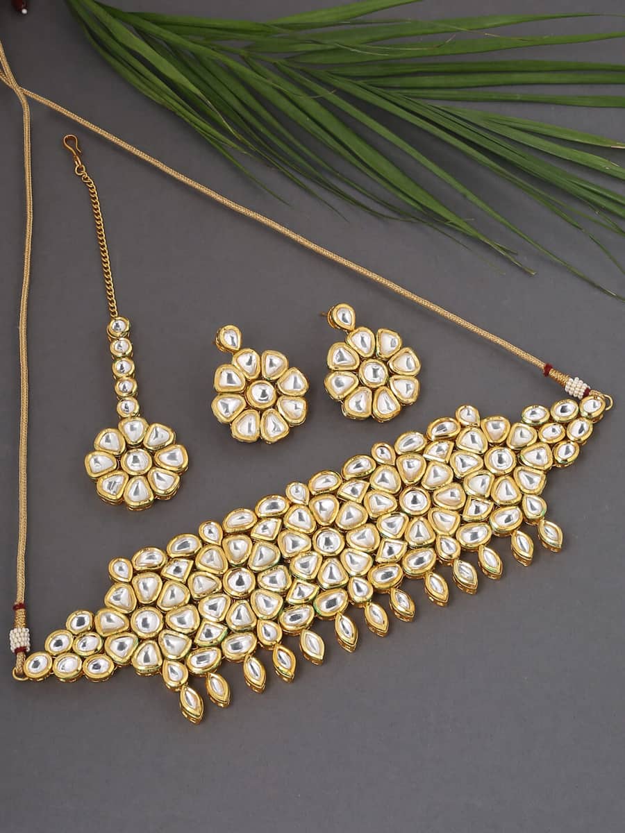 stylish-kundan-choker-necklace-set-with-maang-tikka-viraasi