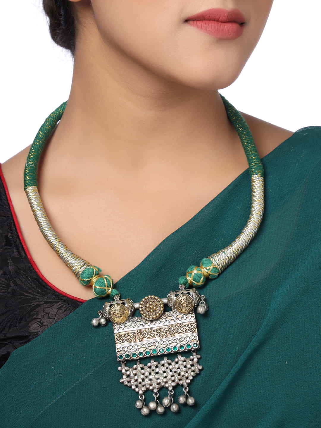 handcrafted-dual-tone-thread-necklace-green-viraasi