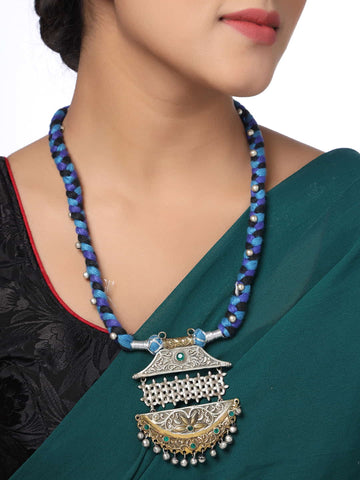 floral-shape-multicolor-dual-tone-thread-necklace-viraasi