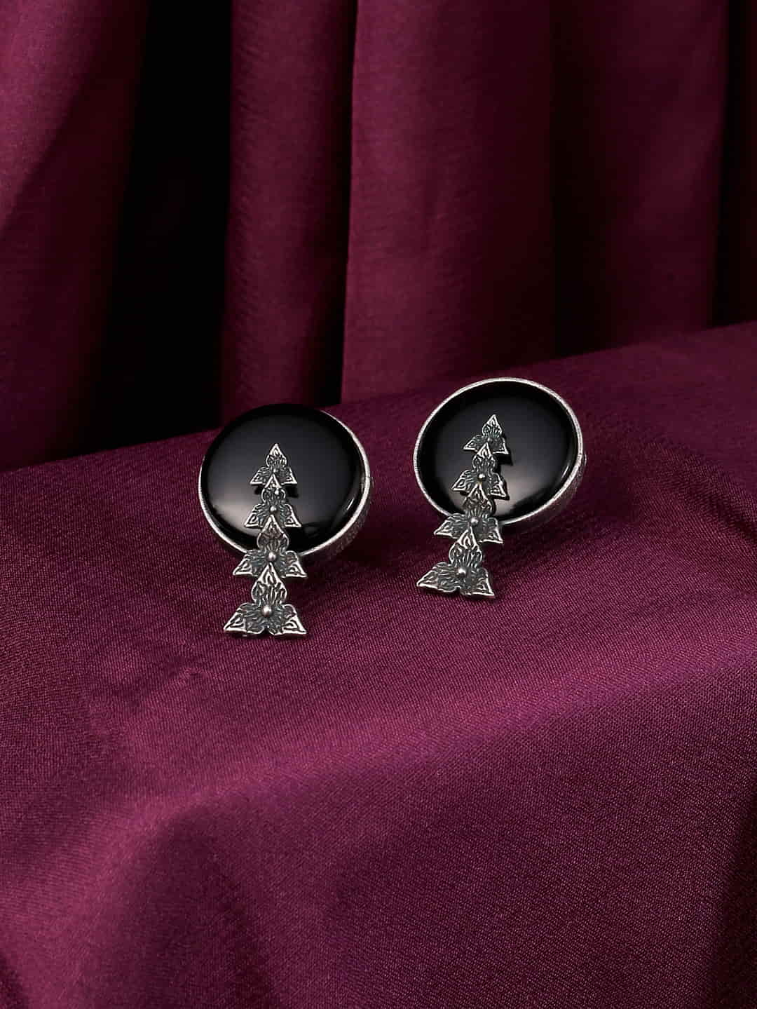 floral-shape-oxidized-stud-earrings-black-stone-viraasi