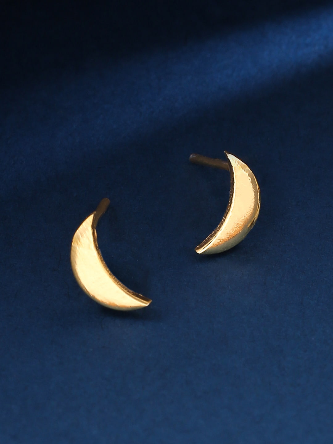 gold-plated-moon-shape-stud-earring-viraasi