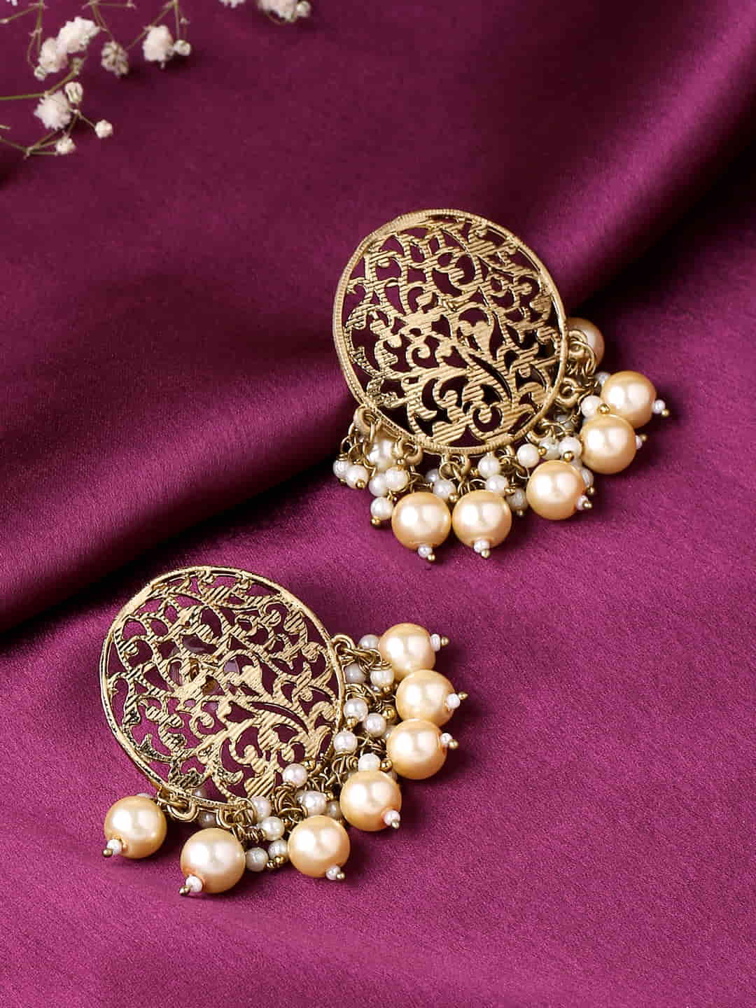 antique-gold-plated-pearl-studded-earring-viraasi